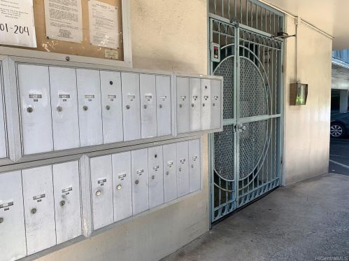 1642 Kewalo St, Honolulu HI  96822-3163 exterior