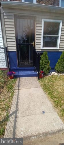 3039 Essex Rd, Camden, NJ 08104-2704