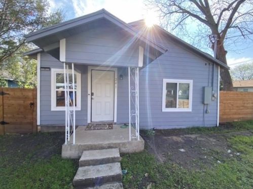 241 Benbo St, Seguin TX  78155-2009 exterior