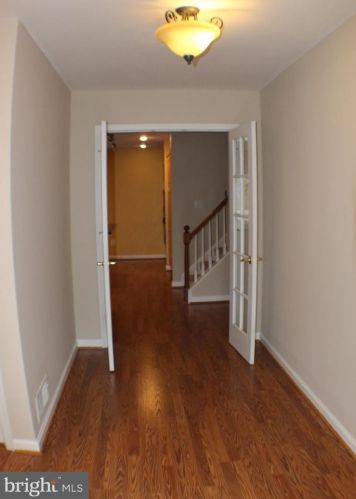 5584 Queen Victoria Ct, Springfield, VA 22015-2049