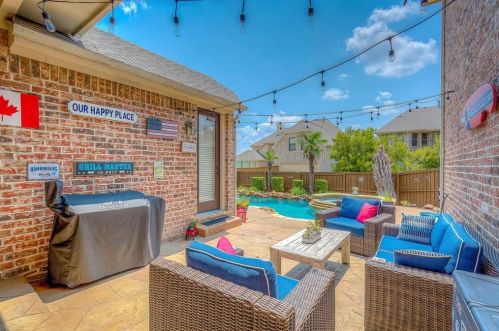 1408 Flowers Dr, Carrollton TX 75007-1470 exterior