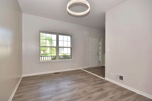 364 Messenger Cir, North Aurora IL  60542-1805 exterior