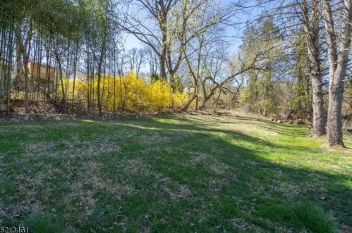 3 Autumn Ln, Hackettstown NJ  07840-4704 exterior