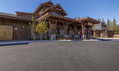 13610 Hillside Dr, Truckee CA  96161-6867 exterior