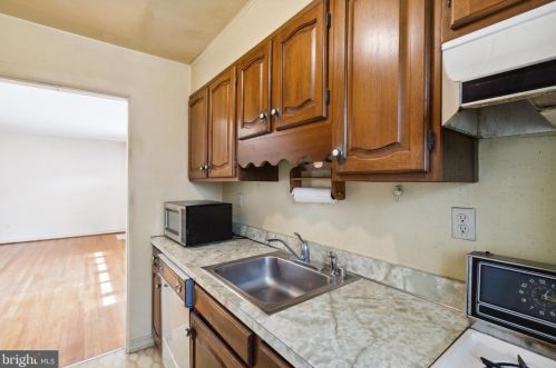 1208 Ruatan St, Silver Spring MD 20903-3321 exterior