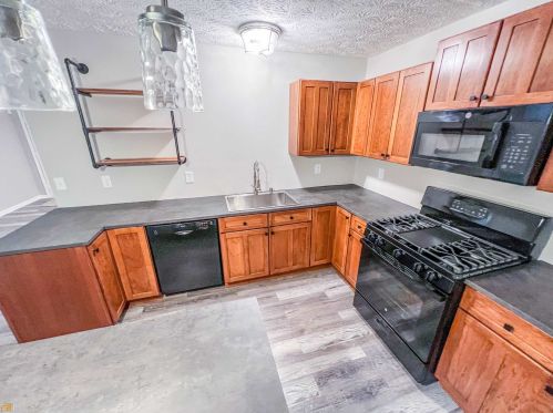 3267 Creekwood Dr, Rex GA 30273-2117 exterior