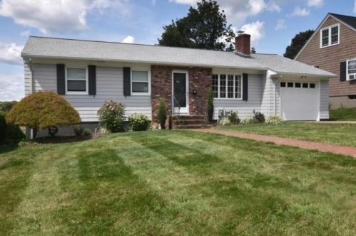 15 Richard Rd, Providence, RI 02911-2525