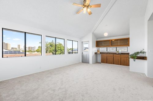 3248 Castle St, Honolulu HI  96815-3829 exterior