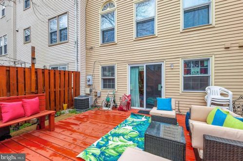 8010 Revenna Ln, Springfield VA  22153-2935 exterior