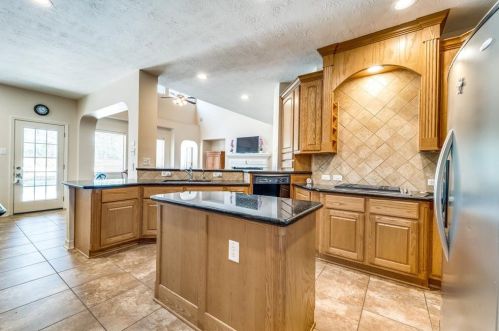 8981 Willow Spg Ln, Conroe TX  77302-3453 exterior