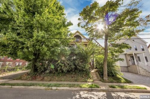 242 Franklin Ave, Hasbrouck Heights, NJ 07604-1805