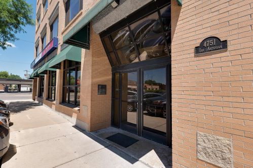 4751 Artesian Ave, Chicago, IL 60625-3384