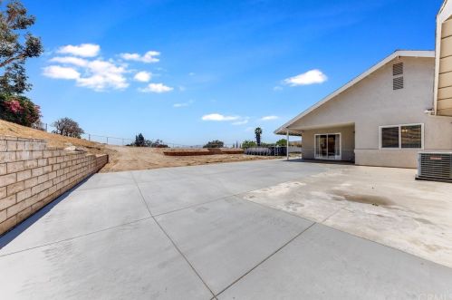 7548 Sundance Dr, Riverside CA  92509-5420 exterior