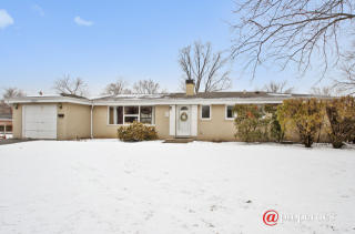 1021 Pfingsten Rd, Glenview, IL 60025-2518