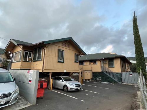 2816 Waialae Ave, Honolulu HI  96826-1827 exterior