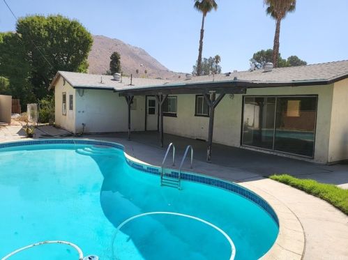 245 Broadbent Dr, Riverside CA  92507-4741 exterior