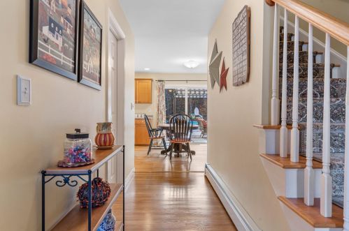 35 Maverick Dr, Auburn, NH 03032-3548