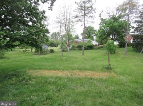 413 Piketown Rd, Harrisburg, PA 17112-9343