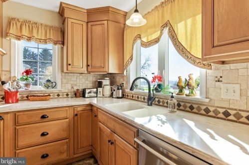 2360 Vw Dr, Lancaster PA  17602-1016 exterior