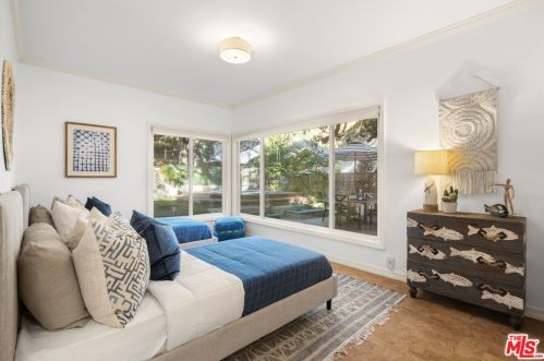 2575 Gardner Pl, Glendale CA  91206-3018 exterior
