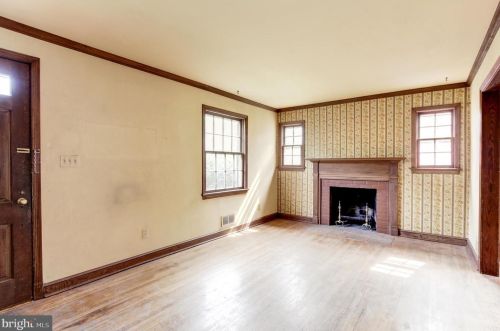 1807 August Dr, Silver Spring, MD 20902-4013