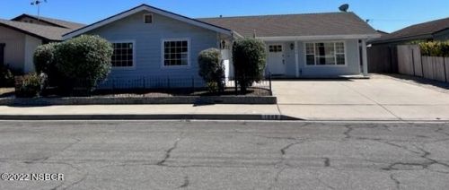 1040 Columbus Dr, Santa Maria, CA 93454-1546