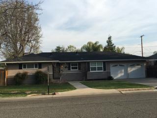 1322 Iris Ave, Visalia, CA 93277-4506