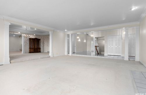 2515 Willow Hl Dr, Sandy UT 84093-1894 exterior