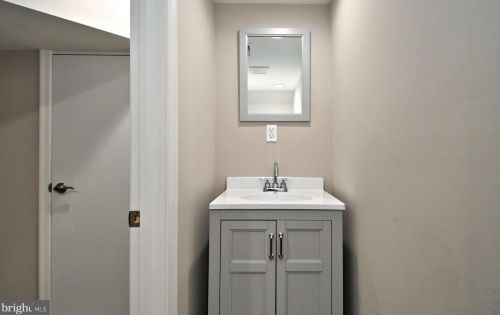 328 61 St, Philadelphia PA 19142-3402 exterior