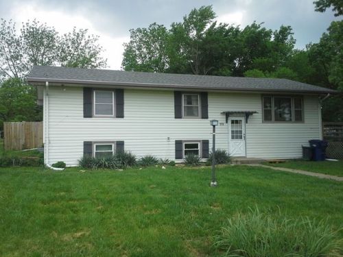 111 Maple St, Eskridge, KS 66423-9621