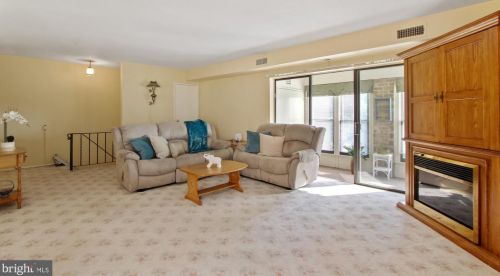 38 Valleybrook Dr, Lancaster PA  17601-4617 exterior