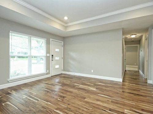 7508 Carriage Dr, Austin TX  78752-1402 exterior