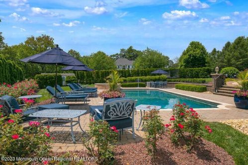 15 Pegasus Dr, Tinton Falls NJ 07724-2875 exterior