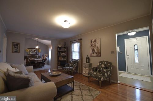 17 Maguire Rd, Trenton NJ 08690-1608 exterior