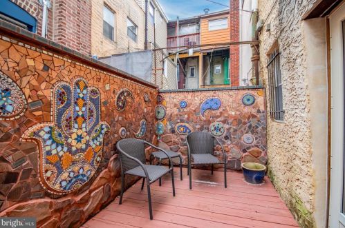 821 10th St, Philadelphia PA 19147-3726 exterior