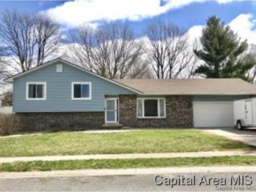 10 Crestwood Dr, Jacksonville, IL 62650-1706