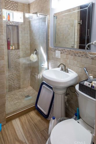1401 Hillcrest Ave, Glendale CA  91202-1505 exterior