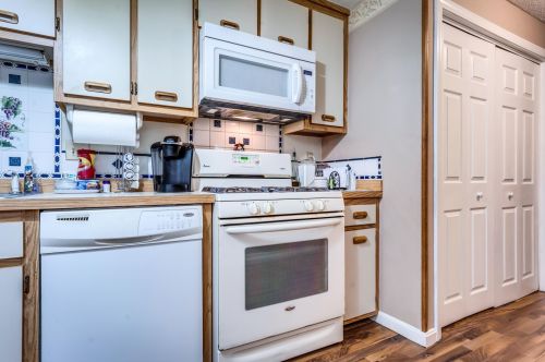 104 Bluestone Dr, Nashua, NH 03060-6838