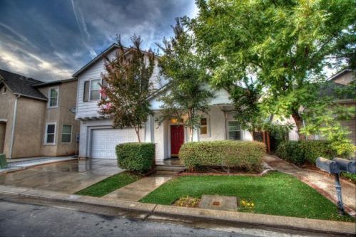 717 Tivoli Ln, Clovis, CA 93619-3769