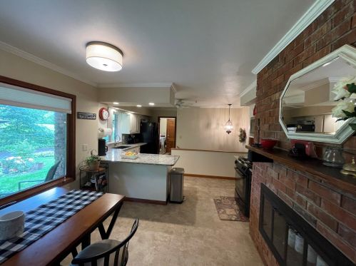 5640 Linden Rd, Rockford, IL 61109-3511