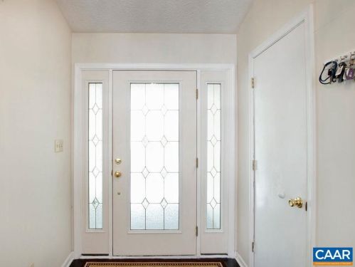 20 Seminole Trl, Bybee, VA 22963-3158