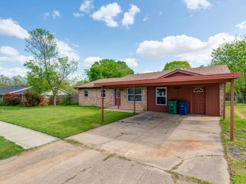 5912 Saramac Dr, Fort Worth TX  76148-3101 exterior