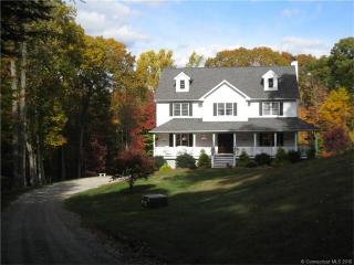 28 Golden Hill Ln, Huntington, CT 06484-1674
