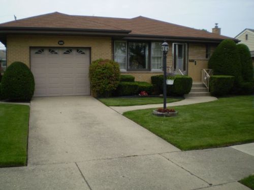 7822 Crain St, Niles, IL 60714-1904