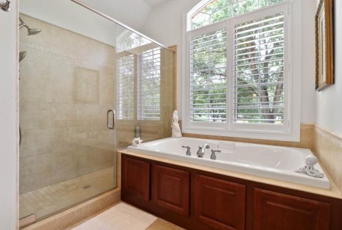 1904 William Dr, Valpo IN  46385-8168 exterior