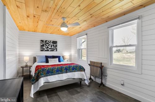 1034 Toms Knob Approach, Lost City WV 26810-8428 exterior