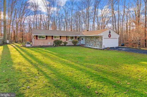402 Streamside Dr, Fallston, MD 21047-2806