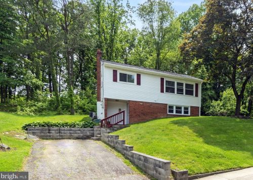 1911 Willow Ln, Woodbridge, VA 22191-1829