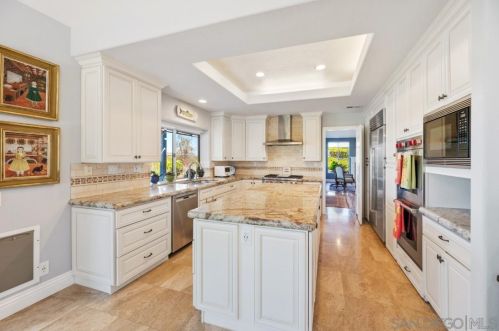 1597 Parkview Dr, Vista CA  92081-8750 exterior