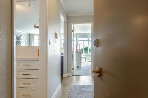 222 Laurel St, San Carlos, CA 94070-2363